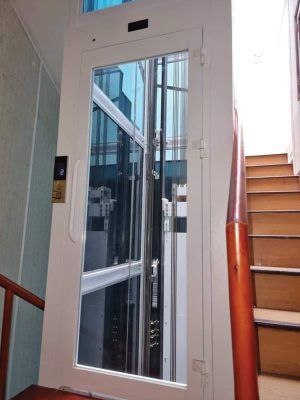 Mẫu thang máy gia đình cửa kính trong suốt
