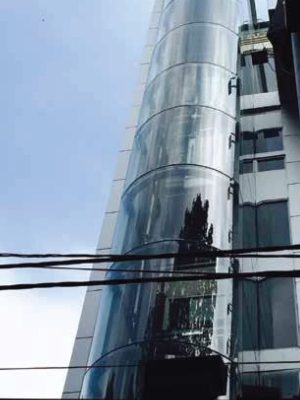 Mẫu thang máy gia đình lồng kính